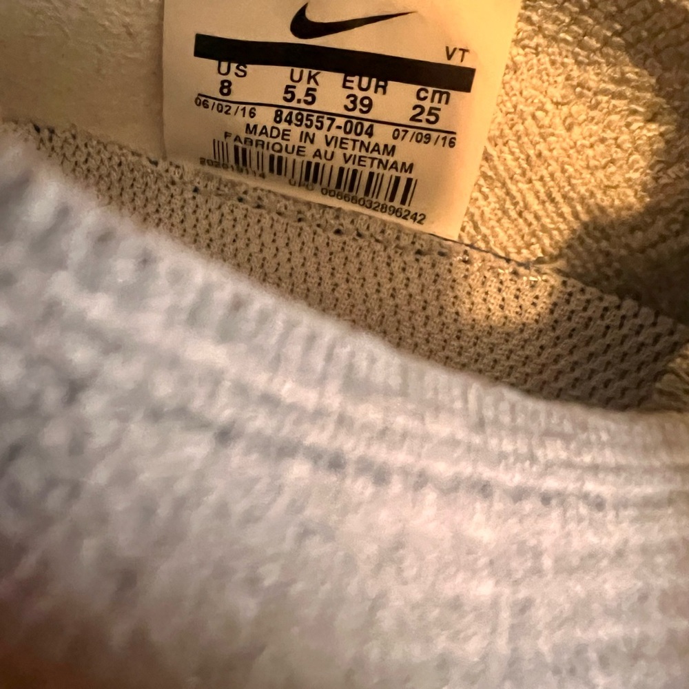 Women’s Nike VaporMax Flyknite Light Gray/White Size 8 - Picture 5 of 6
